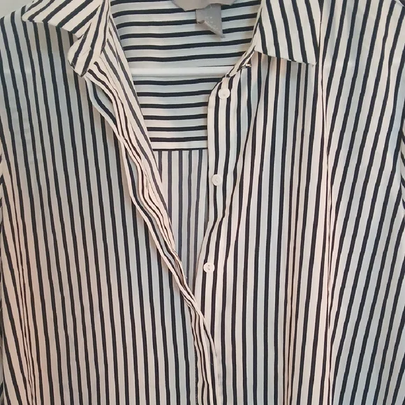 H&M Navy Blue and White Button Down Blouse - Picture 11 of 14